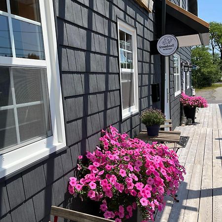Groundswell Pub & Inn D'Escousse Екстериор снимка